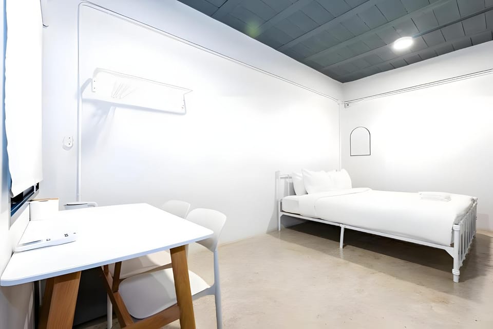 Bed, Photo of the whole room, air conditioner