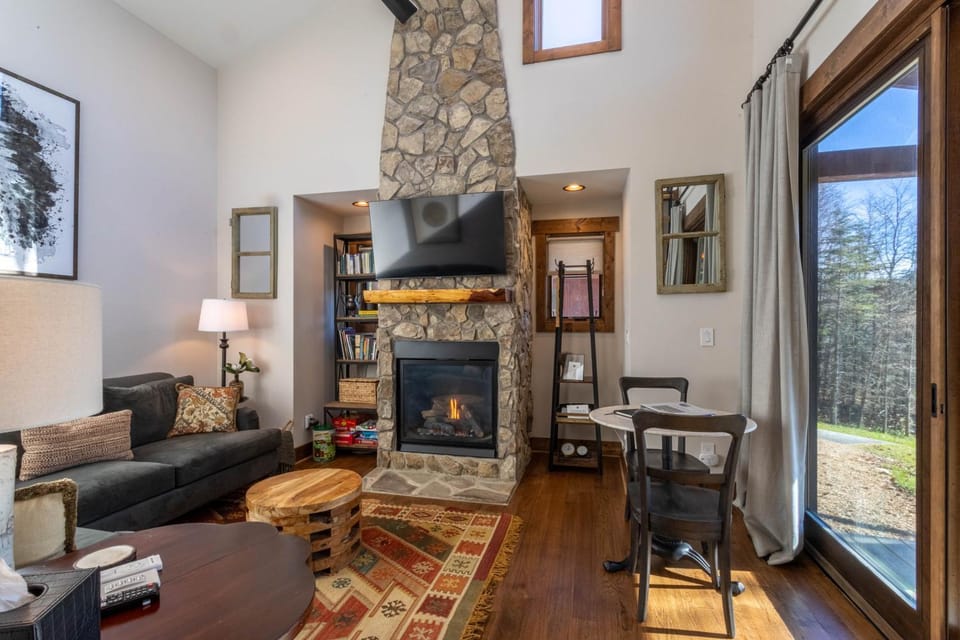 Hilltop Hideout at Eagles Nest House in Elk Valley