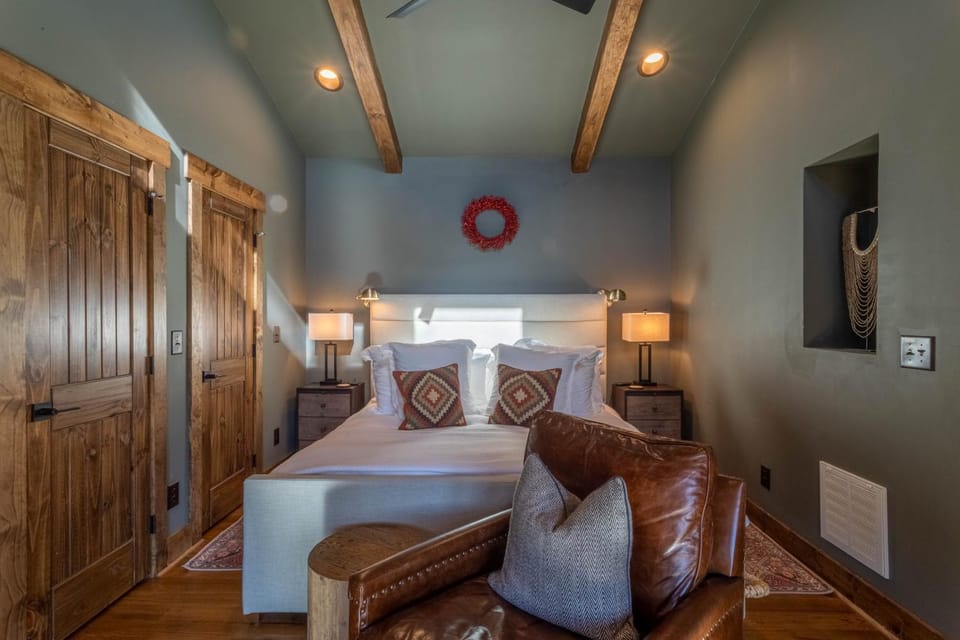 Hilltop Hideout at Eagles Nest House in Elk Valley