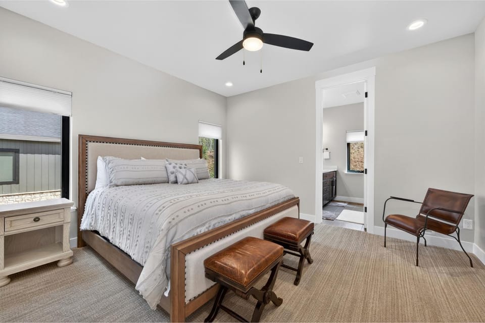 Bed, Day, Bathroom, Bedroom, furniture