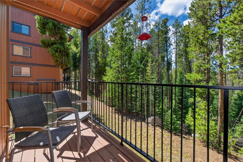 Day, Natural landscape, Balcony/Terrace, Seating area