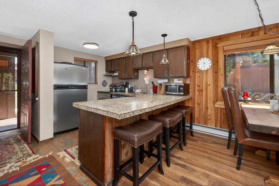 Day, Kitchen or kitchenette, Dining area, furniture, microwave