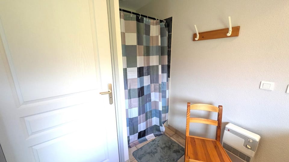 Shower, Toilet