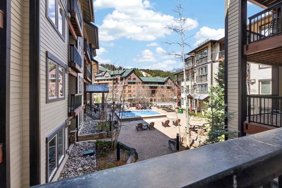Property building, Patio, Day, Natural landscape, Garden, Balcony/Terrace, Pool view, Swimming pool, Inner courtyard view