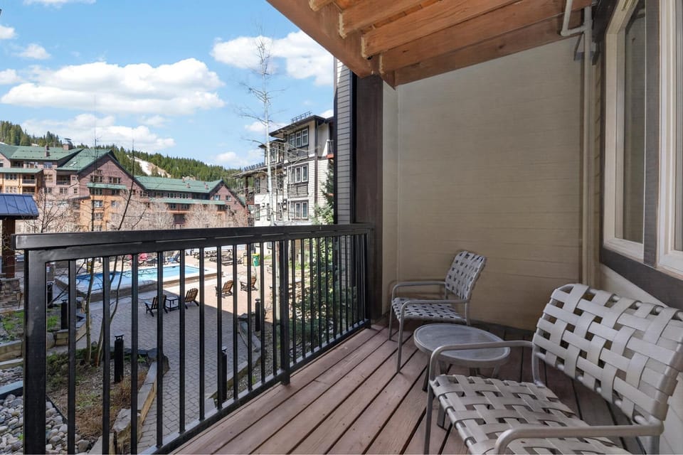 Day, Natural landscape, Balcony/Terrace, Seating area, Mountain view