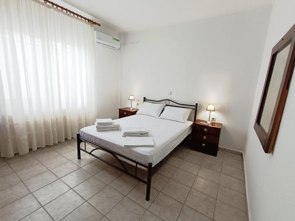 Bed, Bedroom, towels, air conditioner