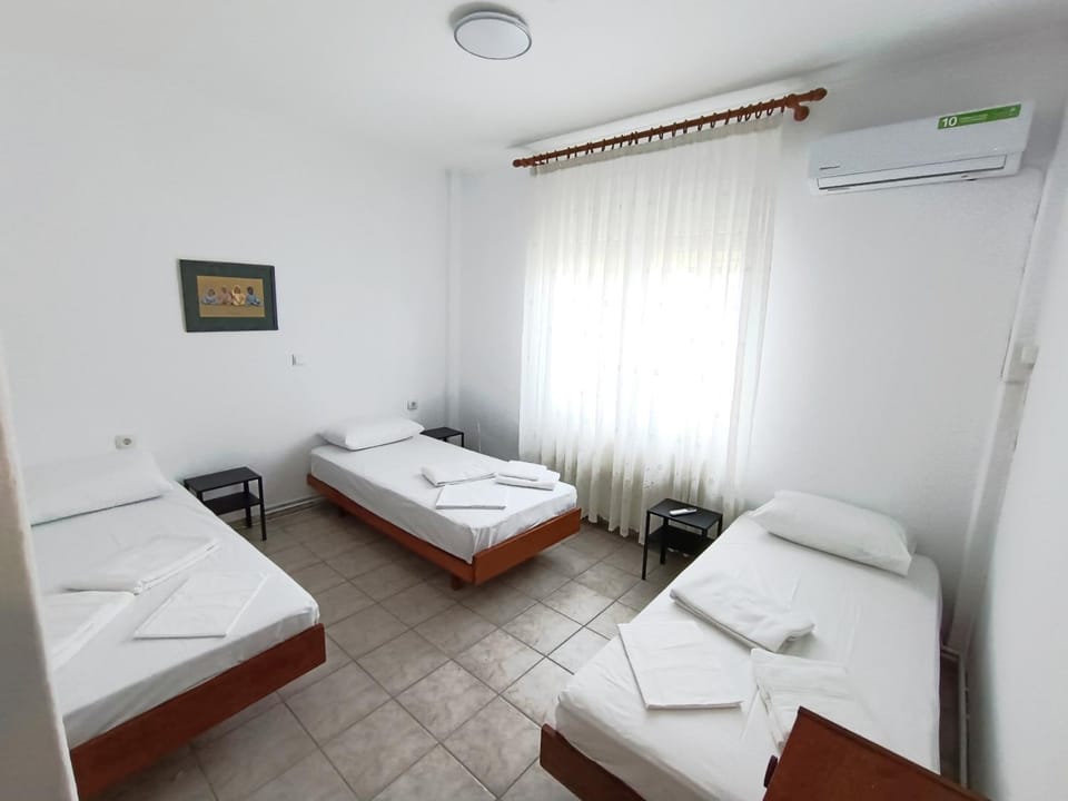 Bed, Bedroom, towels, air conditioner
