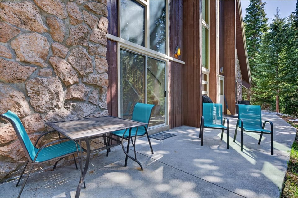 Patio, Day, Natural landscape, Seating area