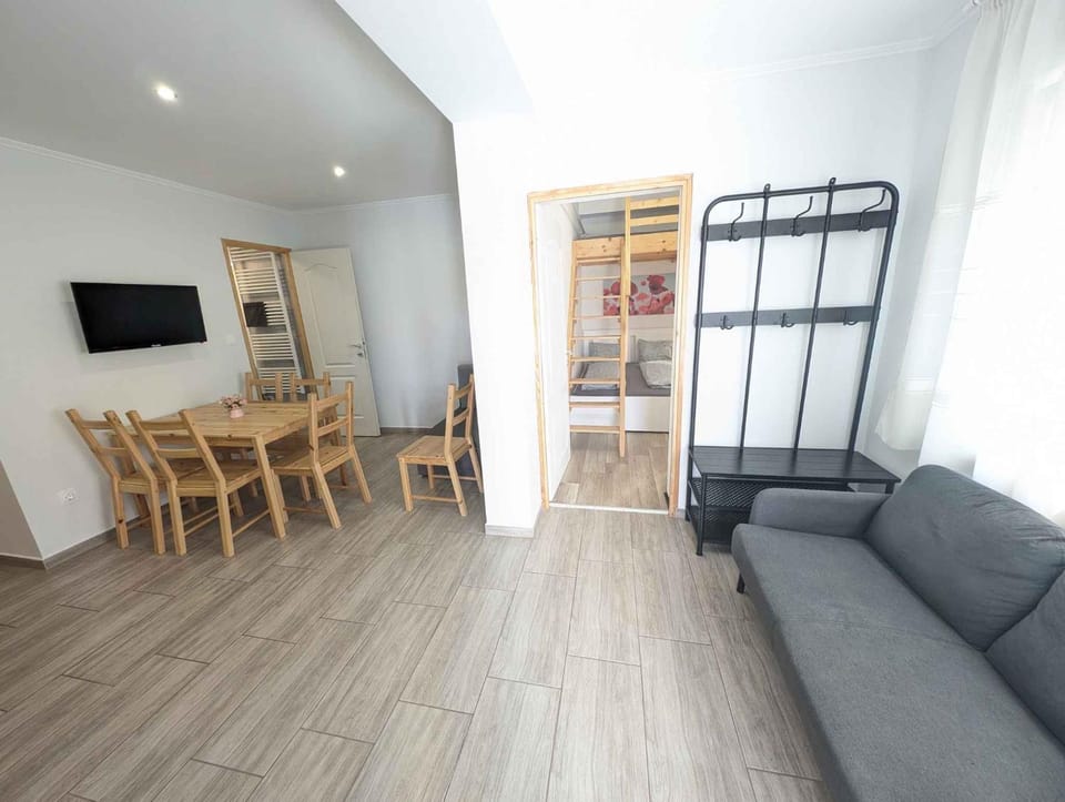 TV and multimedia, Living room, Dining area