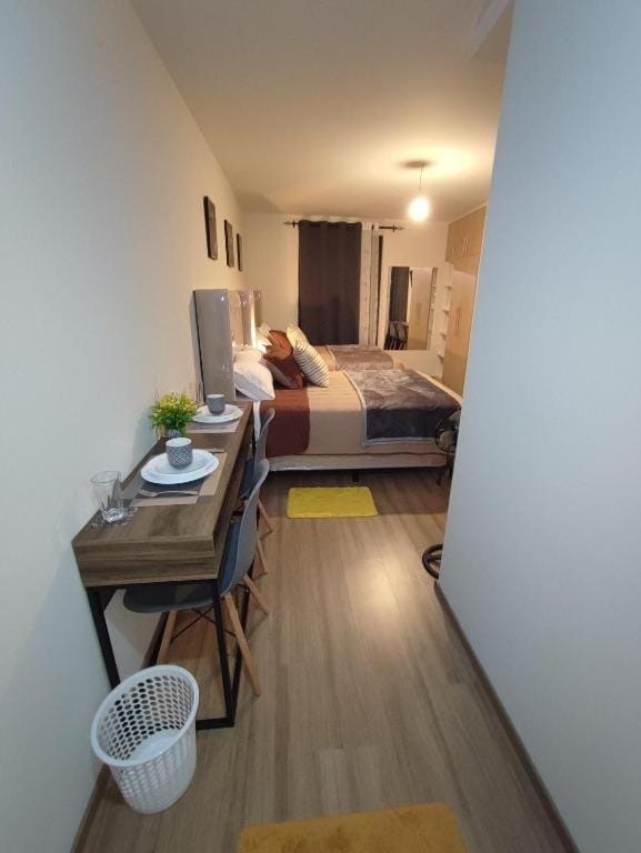 Photo of the whole room, Bedroom