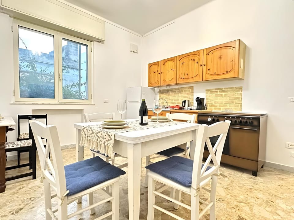 Property building, Kitchen or kitchenette, Living room
