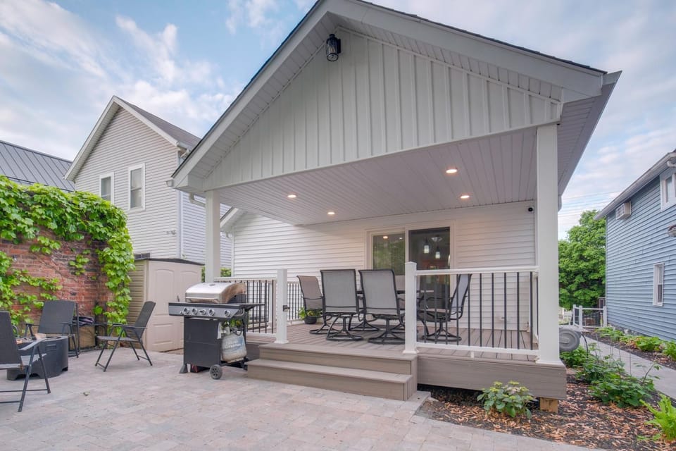 Tremont Retreat w/ Putting Green Near Downtown House in Cleveland Heights