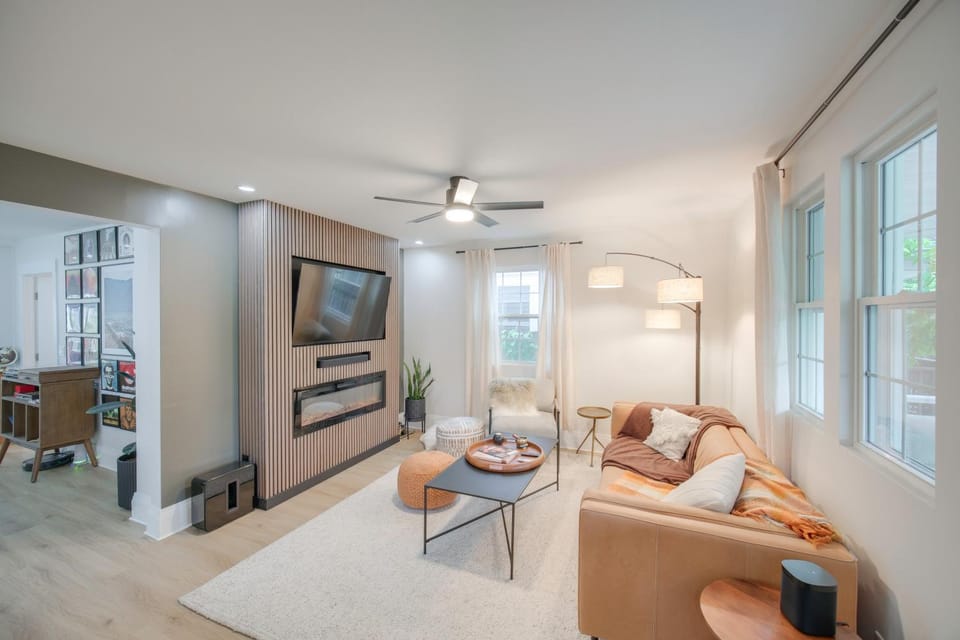 Tremont Retreat w/ Putting Green Near Downtown House in Cleveland Heights
