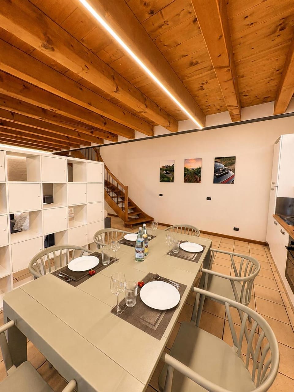 Dining area, kitchen