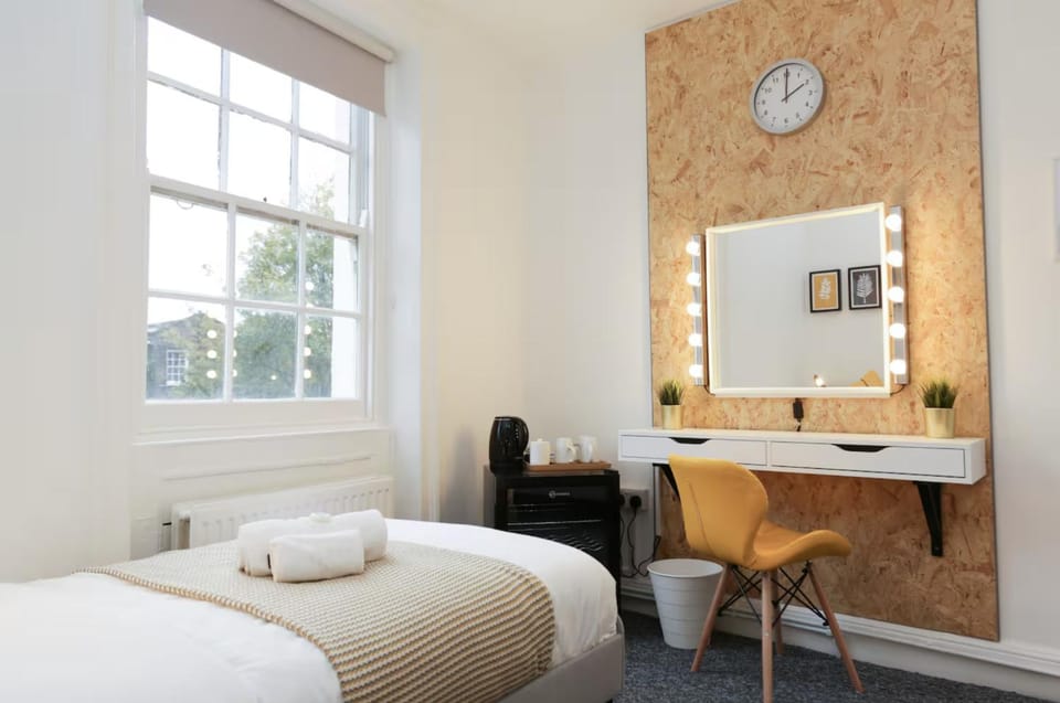 Bed, Coffee/tea facilities, View (from property/room), Photo of the whole room, Bedroom, Garden view, towels