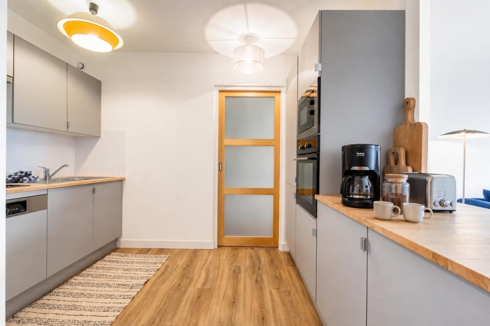 Coffee/tea facilities, Kitchen or kitchenette, oven, toaster