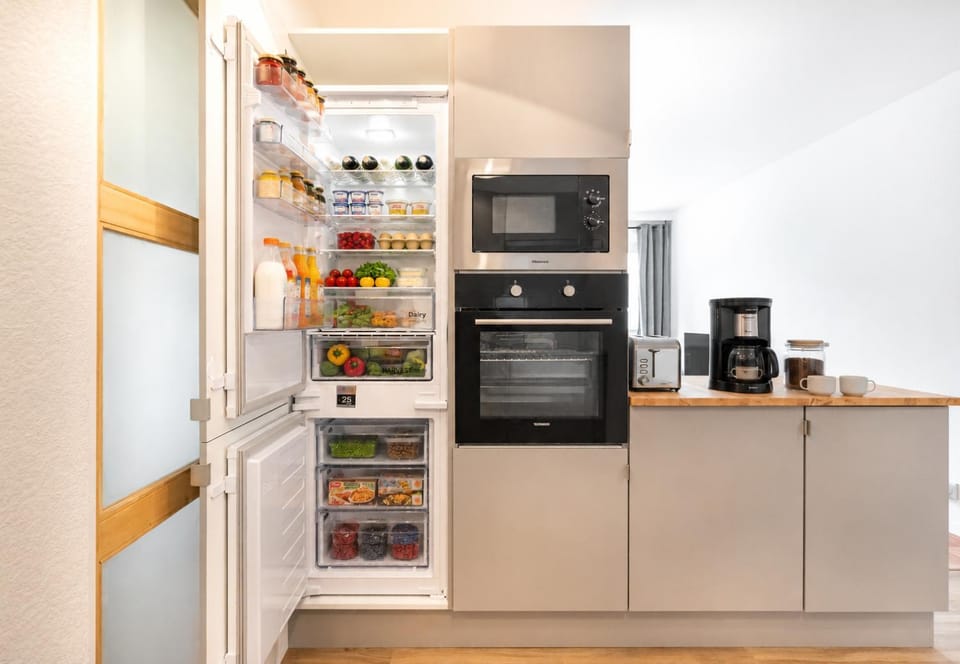 Kitchen or kitchenette, Food and drinks, Food, oven
