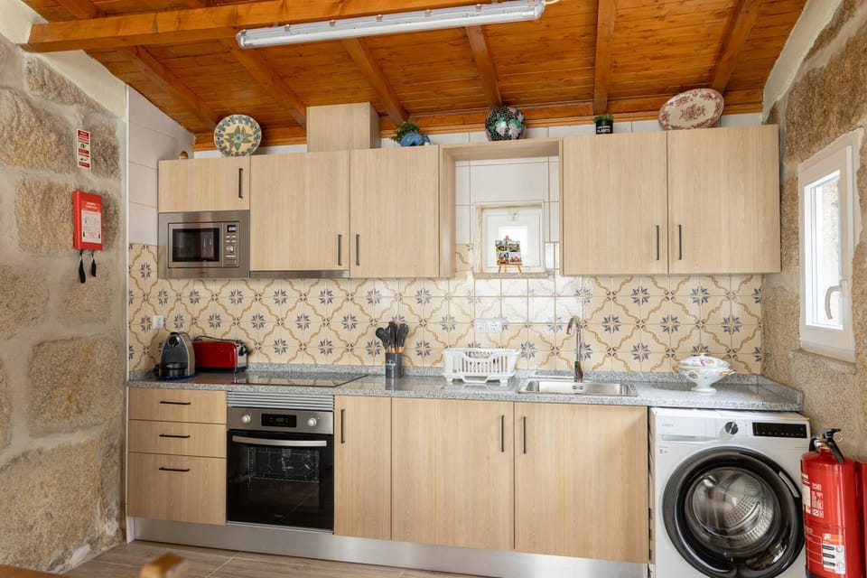 Coffee/tea facilities, oven, pet friendly, stove, toaster, washing machine, kitchen