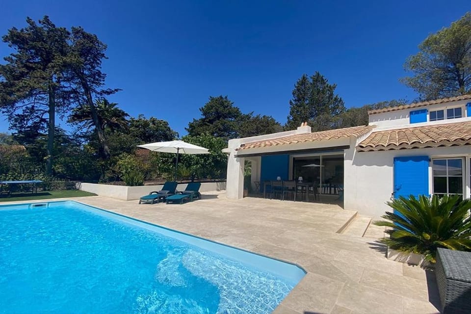 Villa Pirouschka Pool Beach Downtown within Walking Distance Villa in Saint-Raphael
