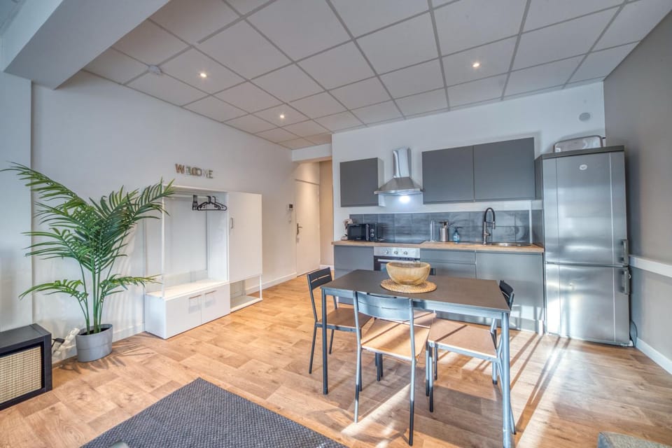 Property building, Kitchen or kitchenette, Living room