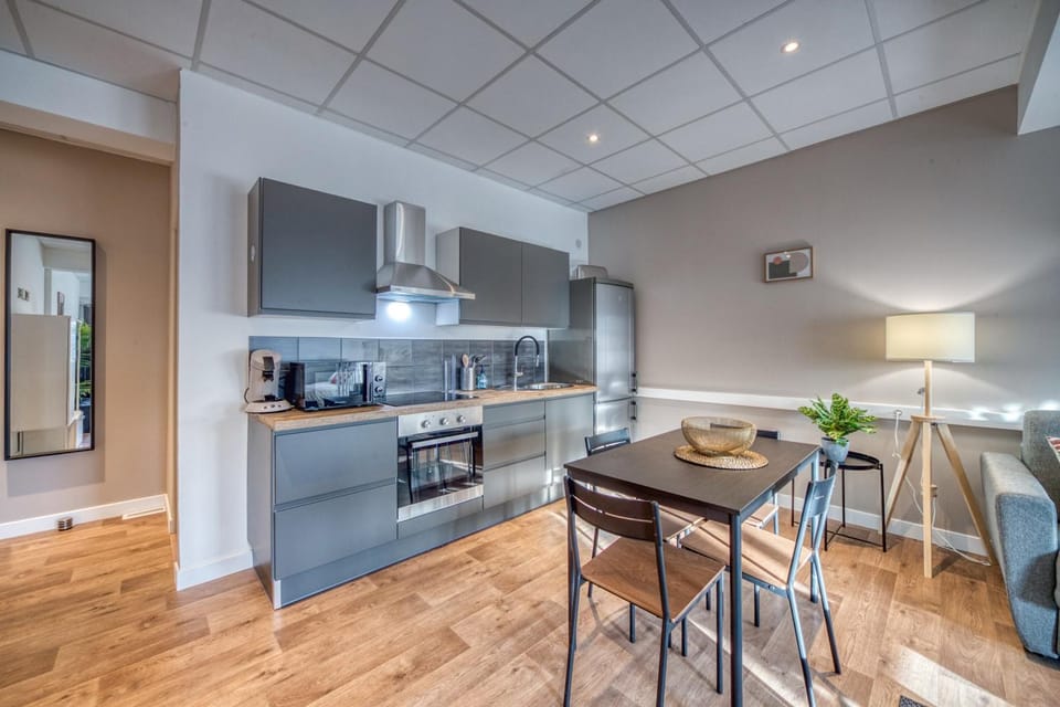 Property building, Kitchen or kitchenette, Living room