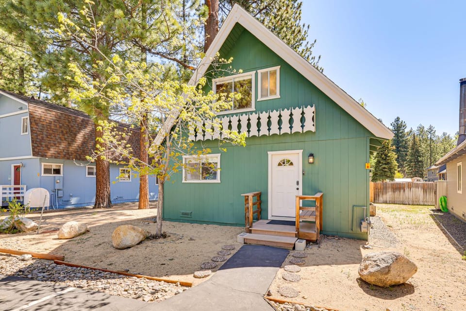 Tahoe A-Frame Near Heavenly and Rubicon Trail House in South Lake Tahoe