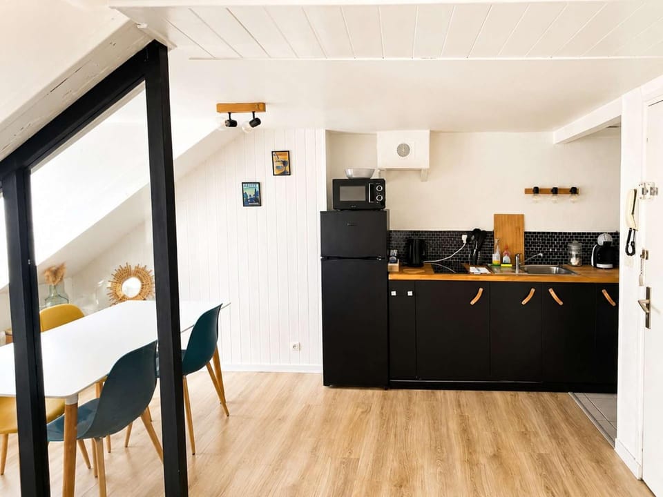 Kitchen or kitchenette, Dining area, pet friendly, stove