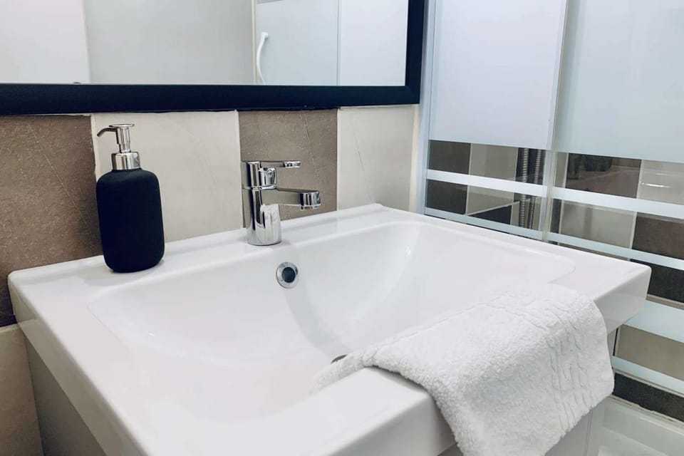 Bathroom, towels