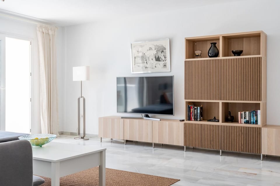 TV and multimedia, Living room, Seating area, Dining area