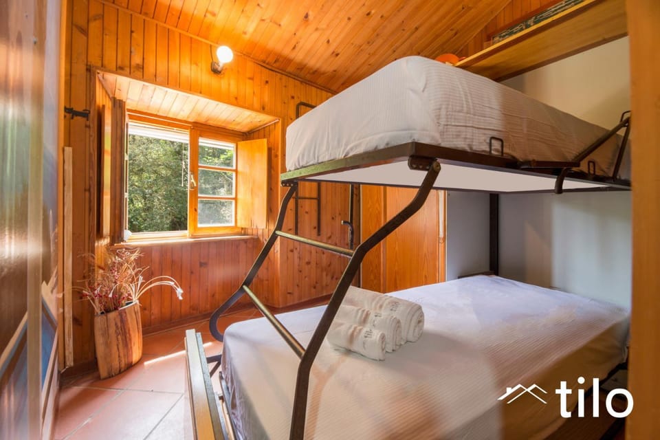 Bed, bunk bed