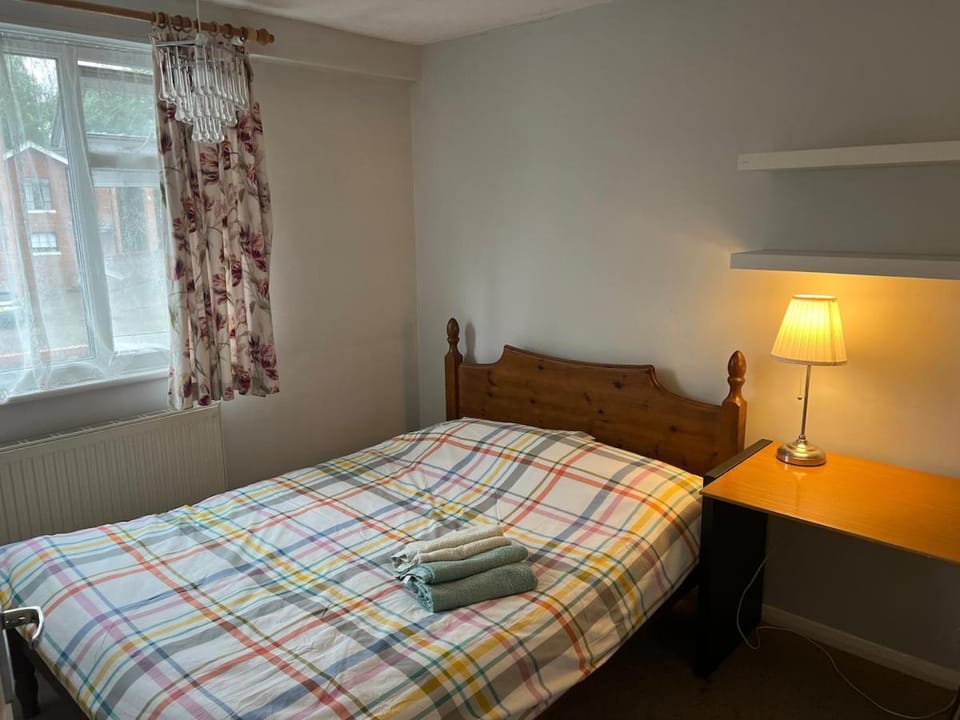 Fabulous house, garden, 4 bedroom, near city centre House in Canterbury
