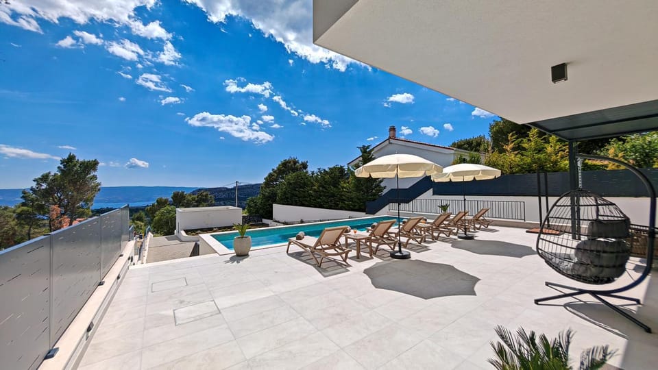 Patio, Day, View (from property/room), Balcony/Terrace, Seating area, Pool view, Swimming pool, sunbed