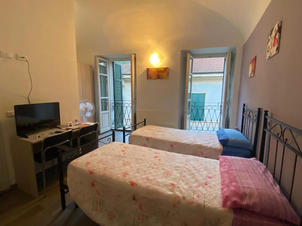 Bed No Breakfast Noah And Nik Bed and Breakfast in Omegna