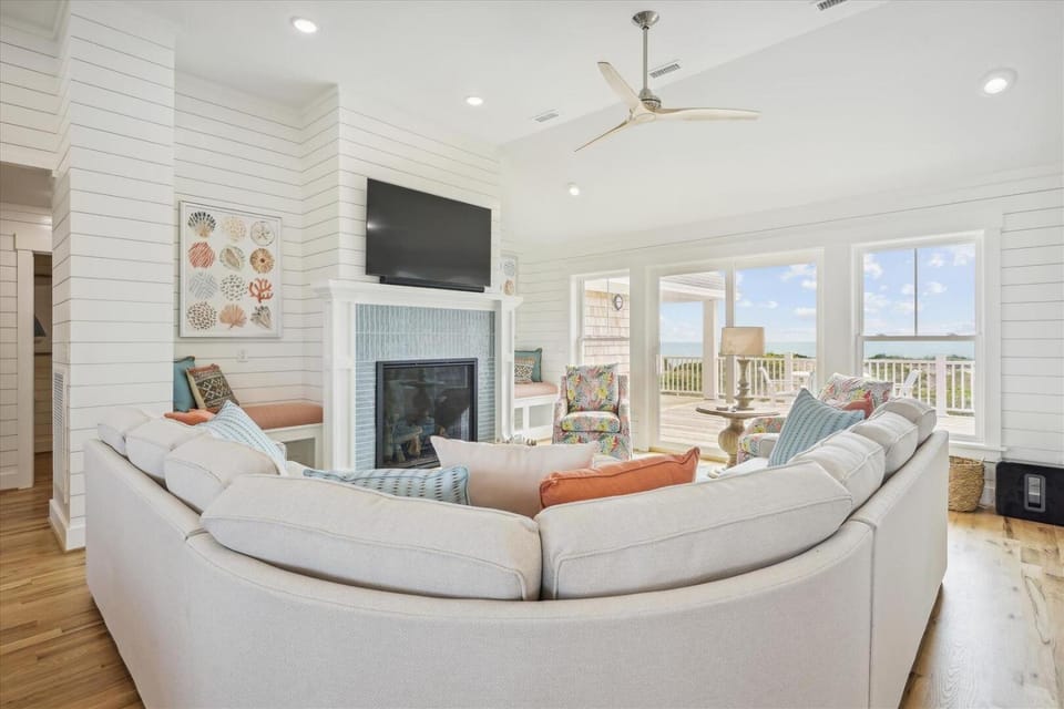 Austin House in Corolla