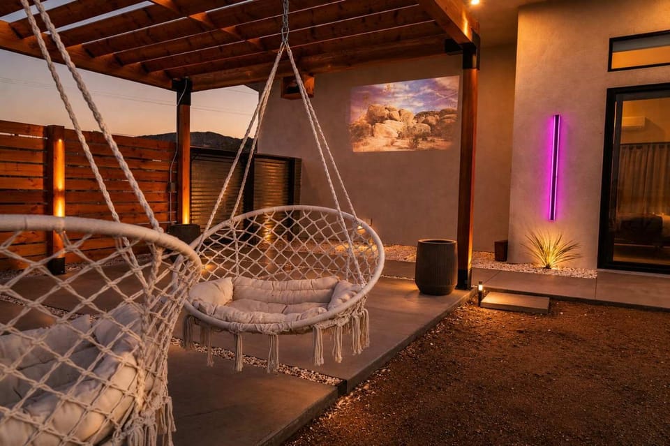 Poco Cielo - Modern Desert Escape with Pool & Sauna House in Joshua Tree