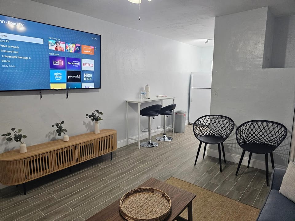Living room, Dining area