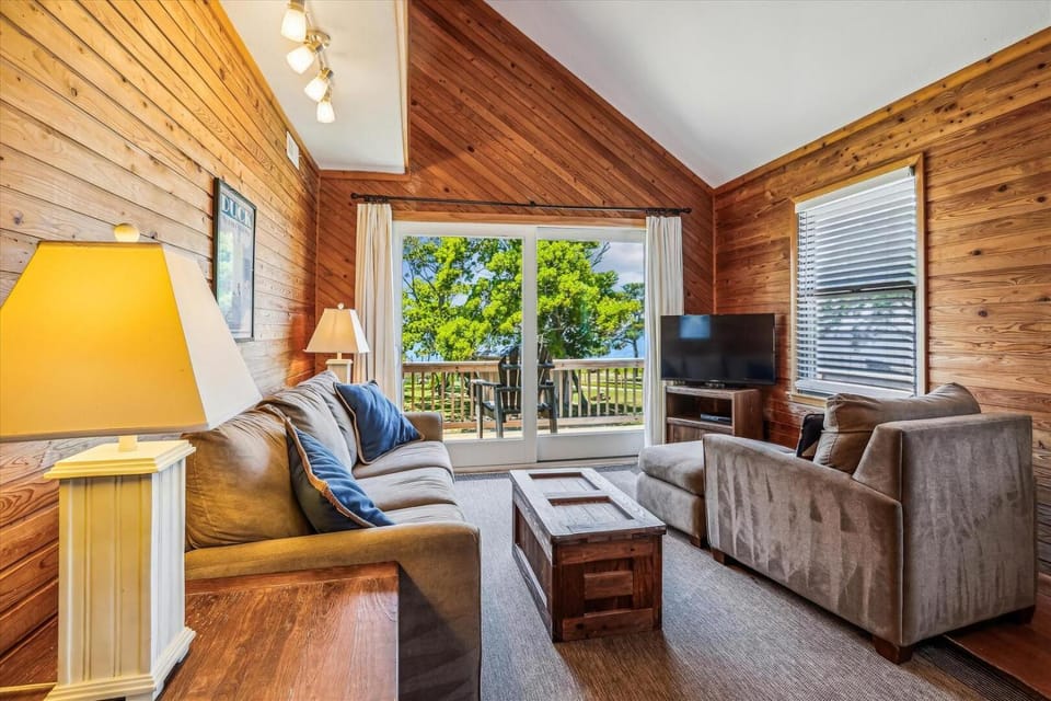 Emerald Duck Apartment in Port Trinitie