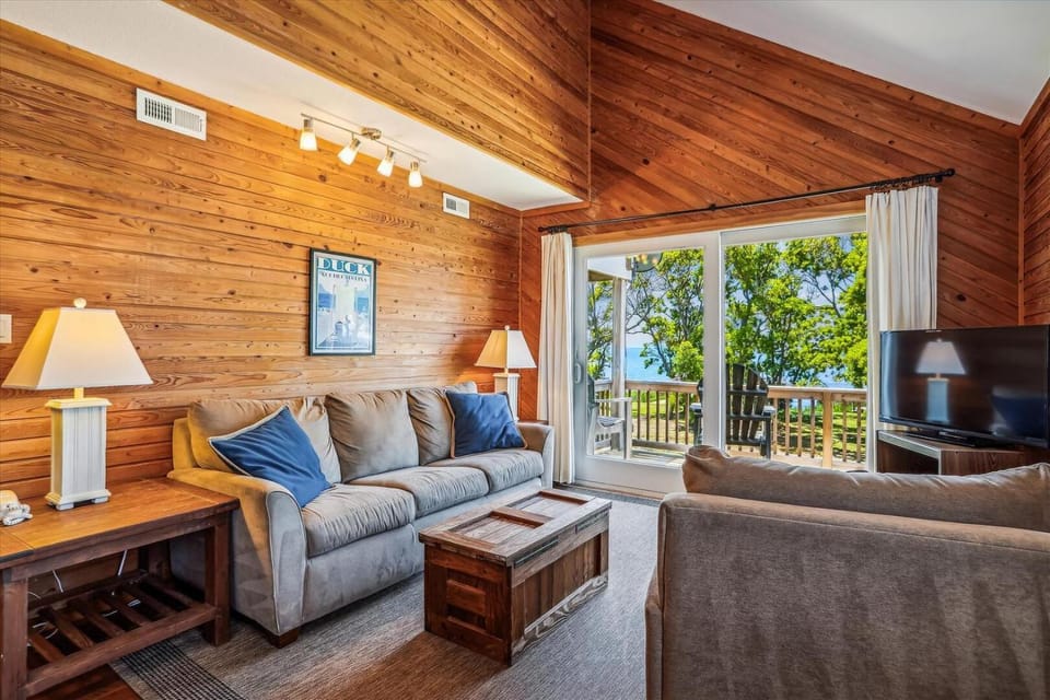 Emerald Duck Apartment in Port Trinitie
