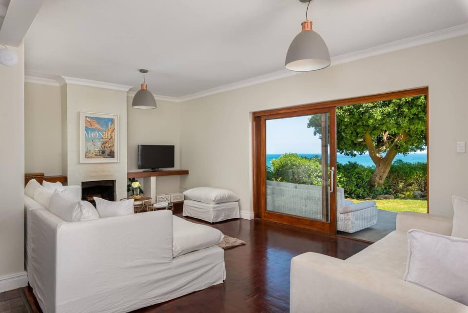 Communal lounge/ TV room, TV and multimedia, Living room