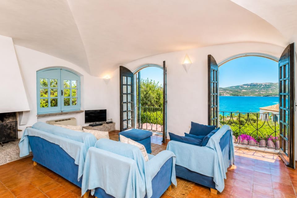 TV and multimedia, Living room, Seating area, Dining area, Sea view