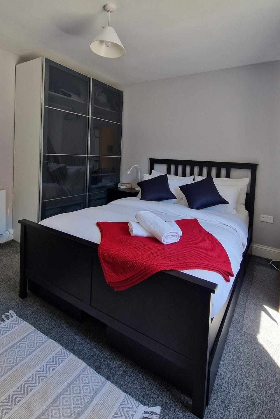 Bed, Photo of the whole room, Bedroom