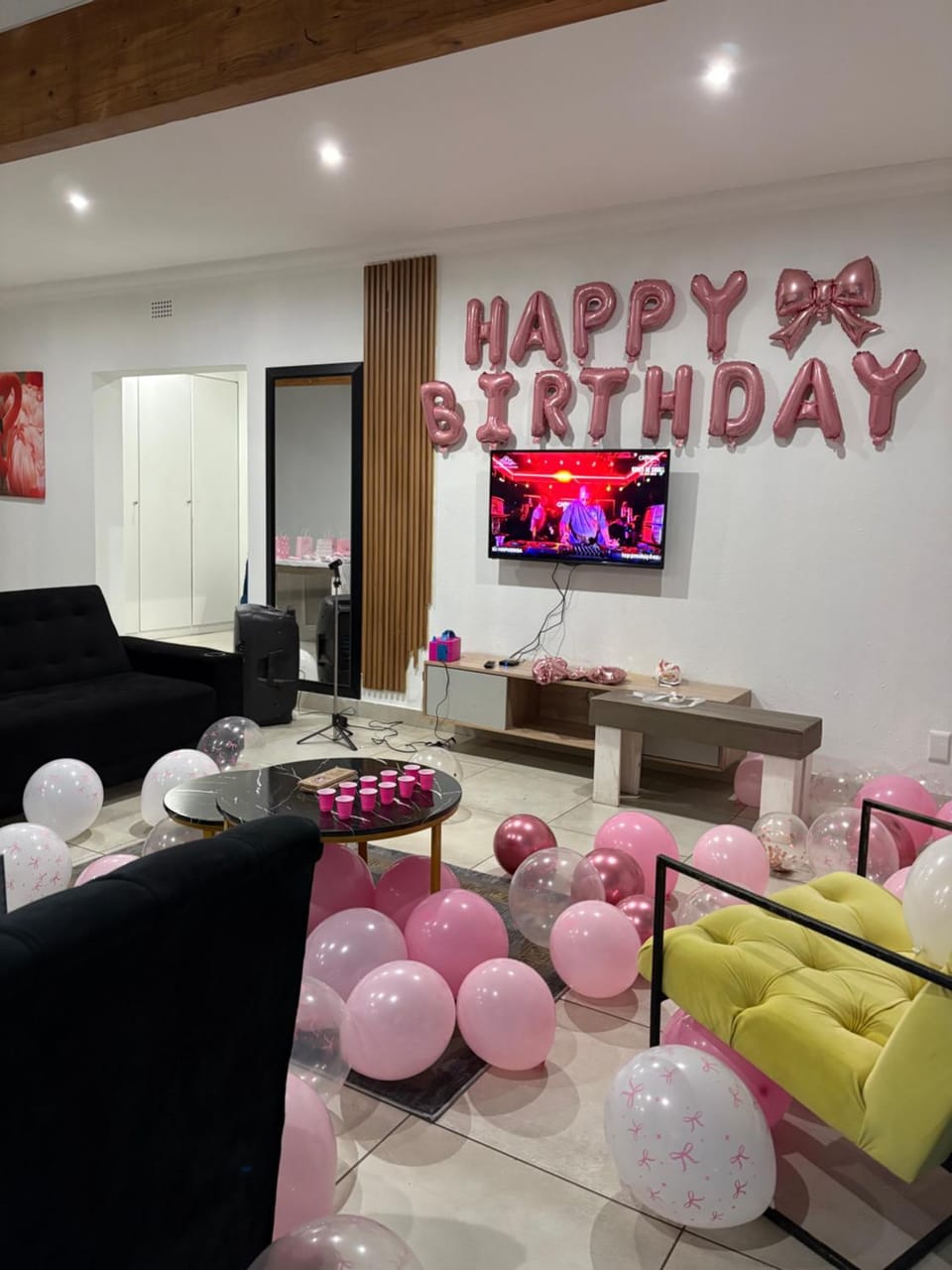Communal lounge/ TV room, TV and multimedia, Living room, Seating area, Evening entertainment