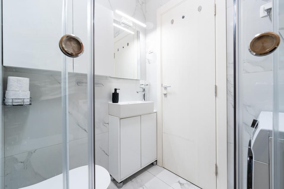 Bathroom, washing machine
