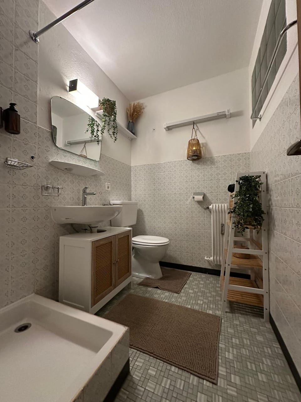 Shower, Toilet, Bathroom, hair dryier, towels