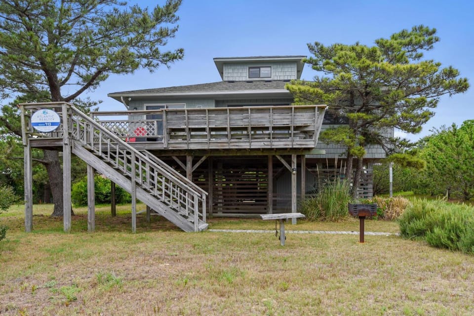 Hurricane Charlie's House in Duck