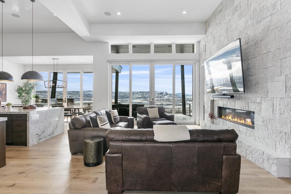 Luxury Deer Valley East Village Home Hot Tub 6BR home House in Jordanelle Reservoir