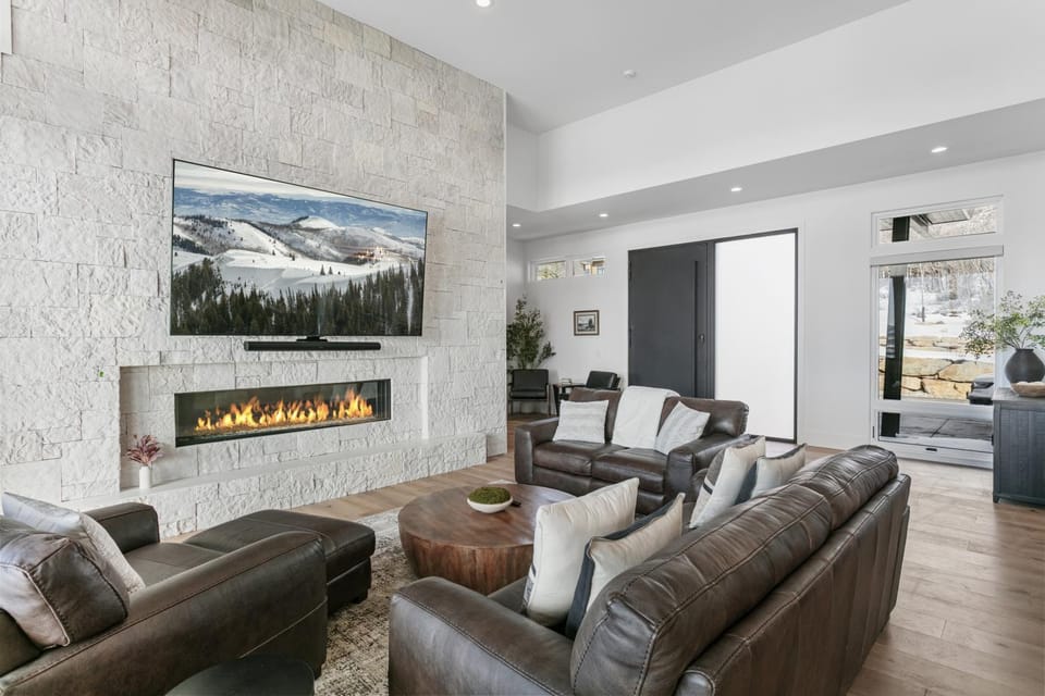 Luxury Deer Valley East Village Home Hot Tub 6BR home House in Jordanelle Reservoir