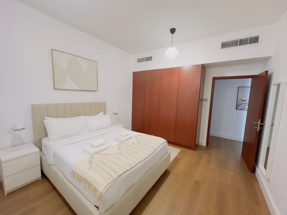 Luxury JBR Escape in 3BR & Maid or Walk to Beach Apartment in Dubai