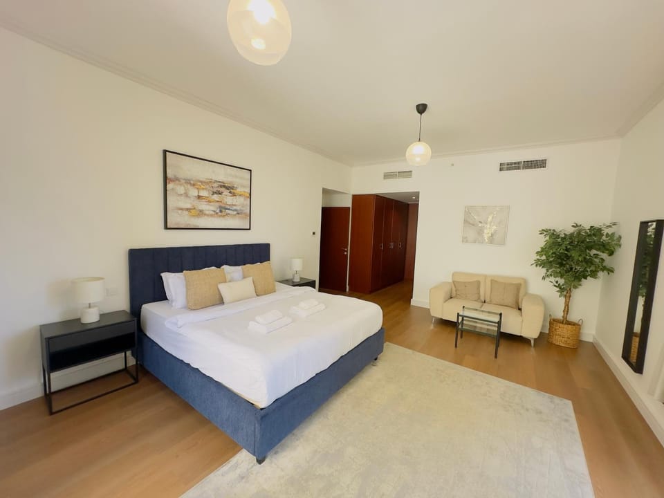 Luxury JBR Escape in 3BR & Maid or Walk to Beach Apartment in Dubai