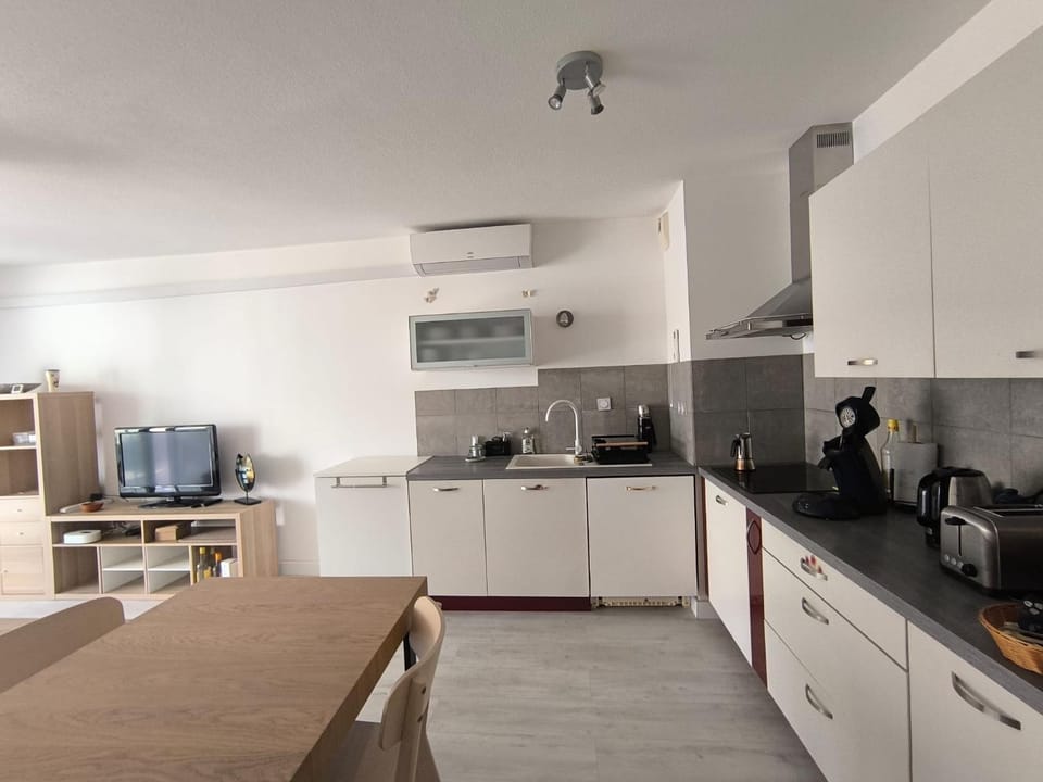 joli appartement pour 4 pers dans résidence securisé Apartment in Avignon